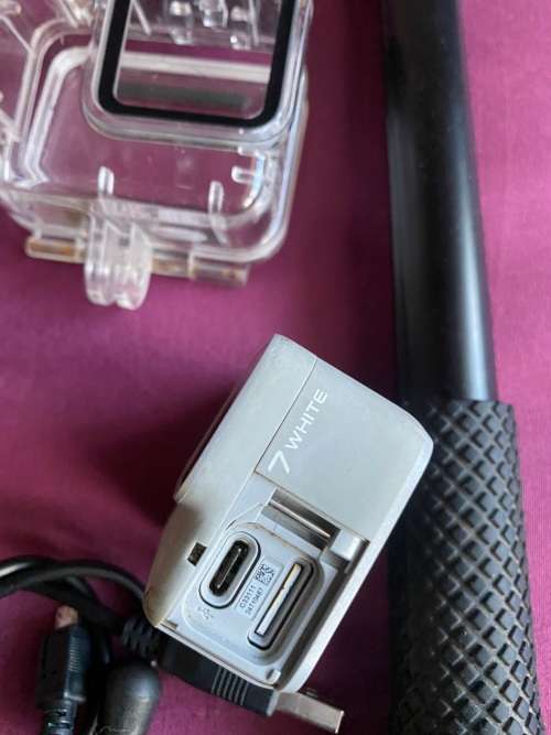 GoPro Hero 7 Full HD Action Camera - White * 128 GB MICRO SD CARD*HOUSING * SMART BRAKET * USB CABLE